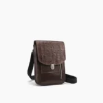 Portacelular Cinthia - marrón chocolate metalizado, estilo croco y reptil